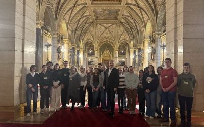 Súlyos anyag. Nők – Viseletek – Élettörténetek