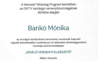 Bankó Mónika tanárnő elismerő díjat kapott az OKTV díjátadón